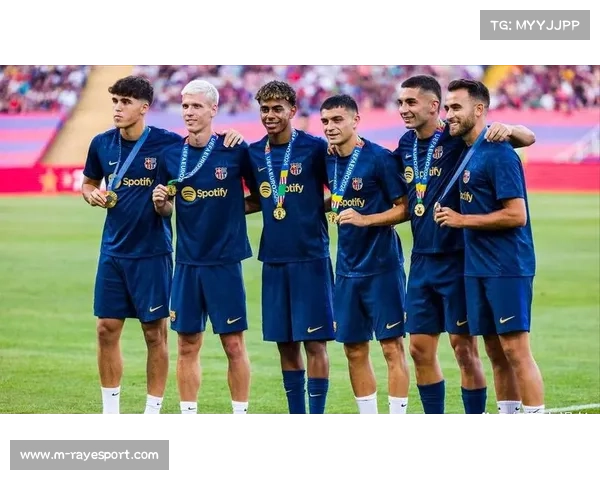 西班牙加西亚夺冠后与家人视频连线分享胜利喜悦激动心情溢于言表