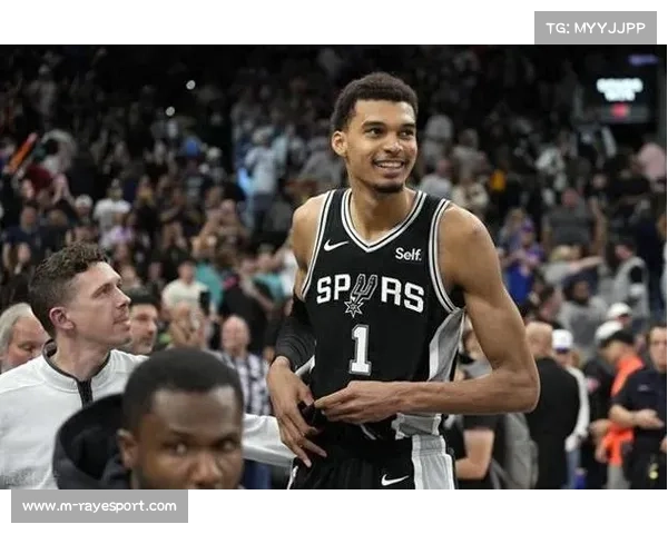 爵士客场不敌马刺，马尔卡宁缺阵令内线攻防吃紧